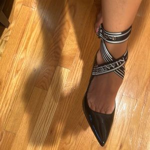 Lanvin Paris black patent leather heels 39